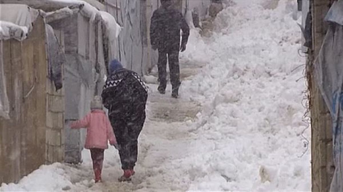 Campo de refugiados sirios en Líbano bajo la nieve