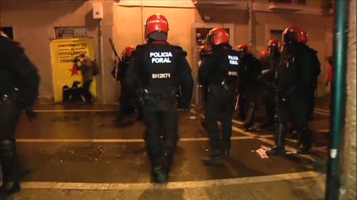 La Policía carga contra los manifestantes a favor del gaztetxe Maravillas