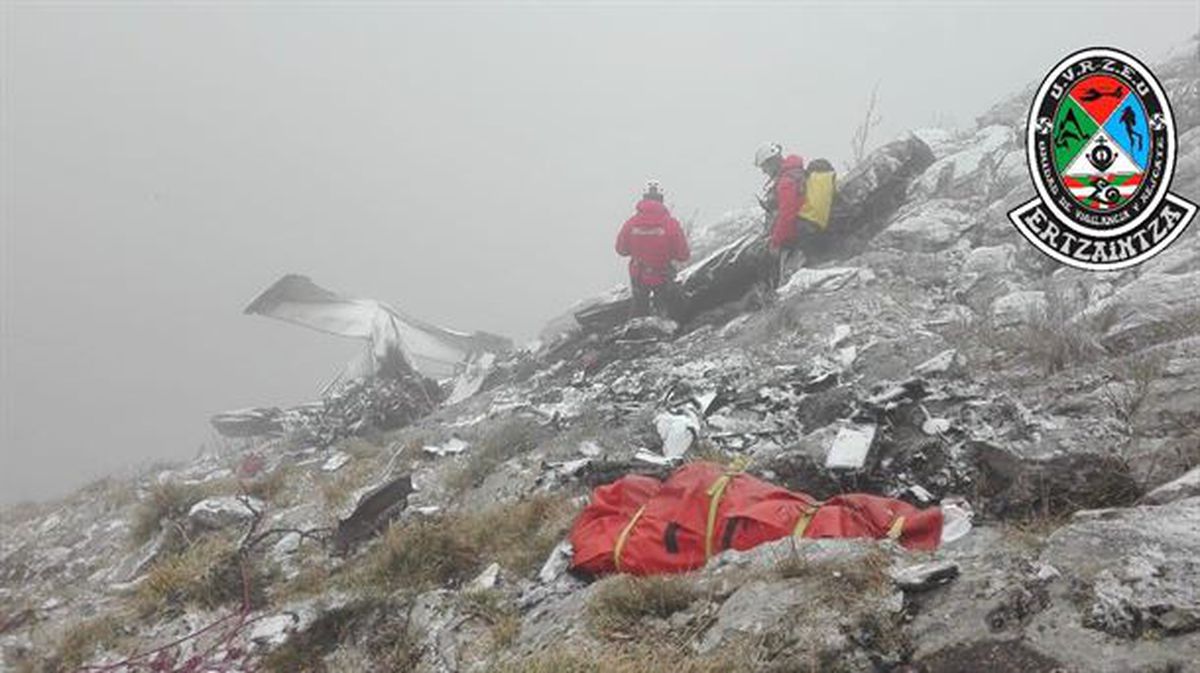 Equipos de rescate en el monte Hernio.