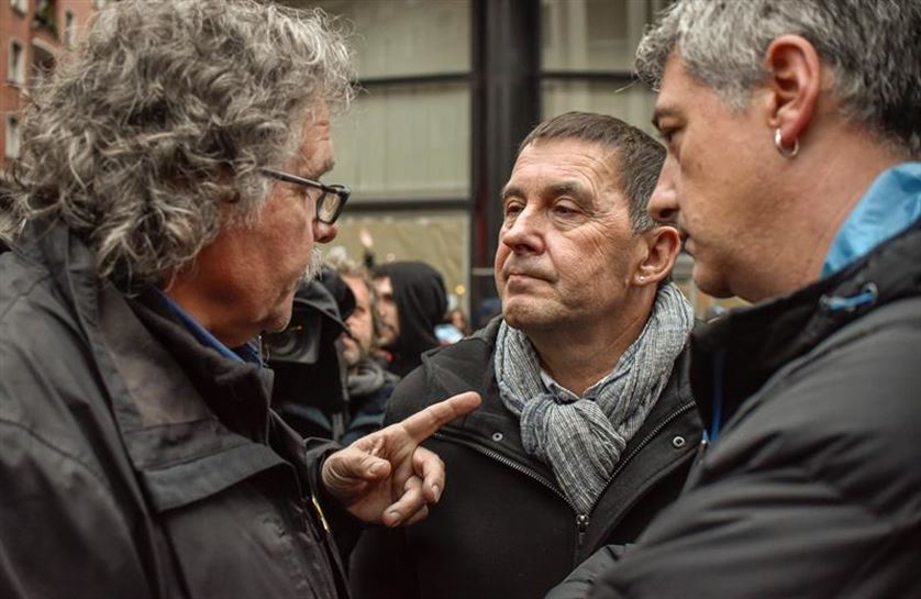 Oskar Matute, Arnaldo Otegi y Joan Tardá. Foto: EFE