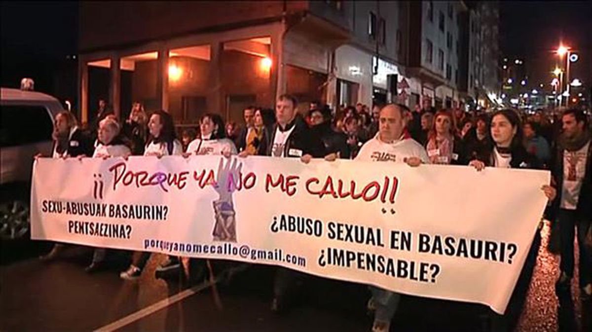 Cabecera de la manifestación contra los abusos sexuales en Basauri