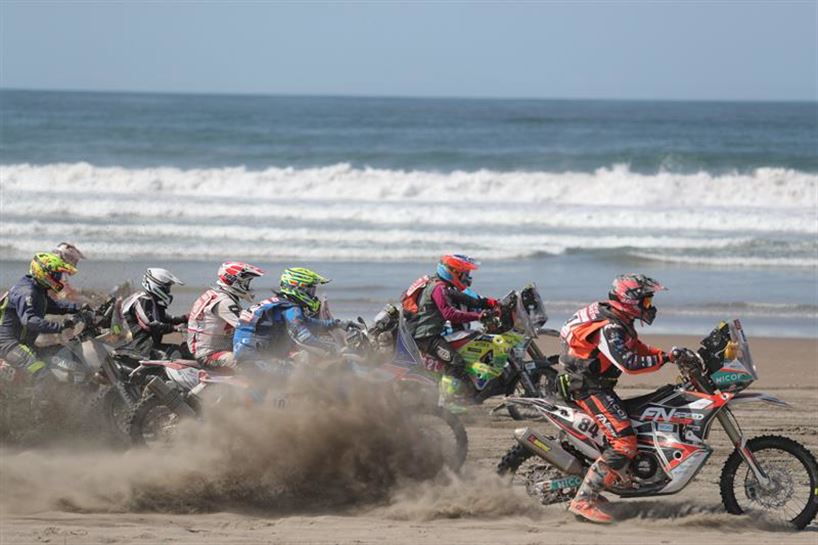 Rally Dakar 2019: Ignacio Sanchís (KTM) y competidores