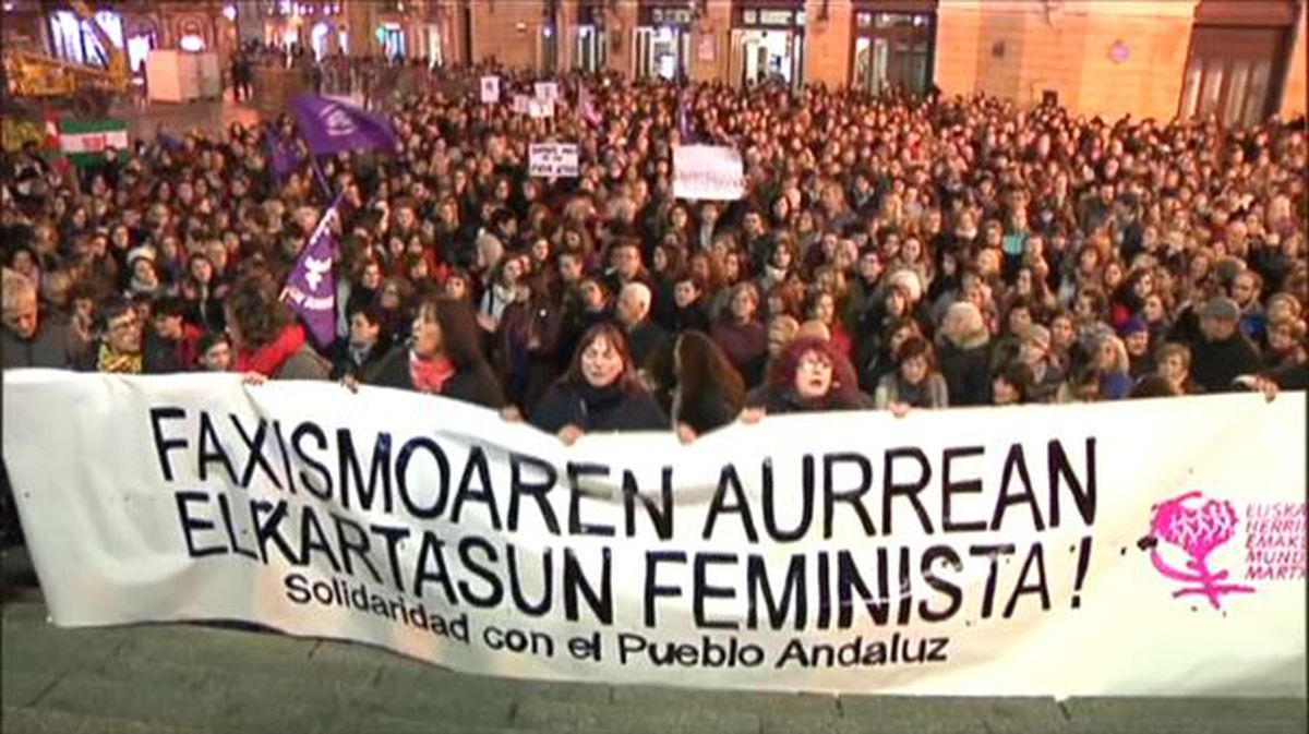 Multitudinaria concentración feminista en Bilbao contra 'el fascismo de Vox'