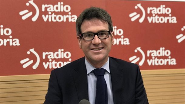 Gorka Urtaran, 'Radio Vitoria'ren estudioan