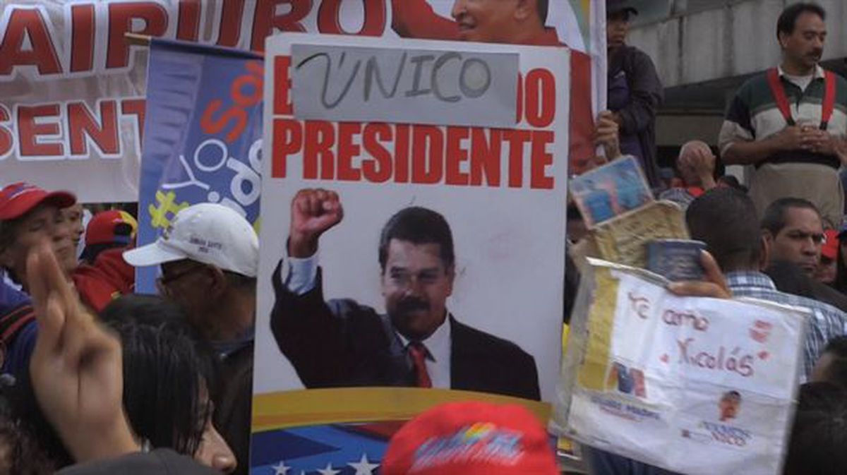 Dozenaka mila venezuelar kalera atera dira Nicolas Maduroren alde