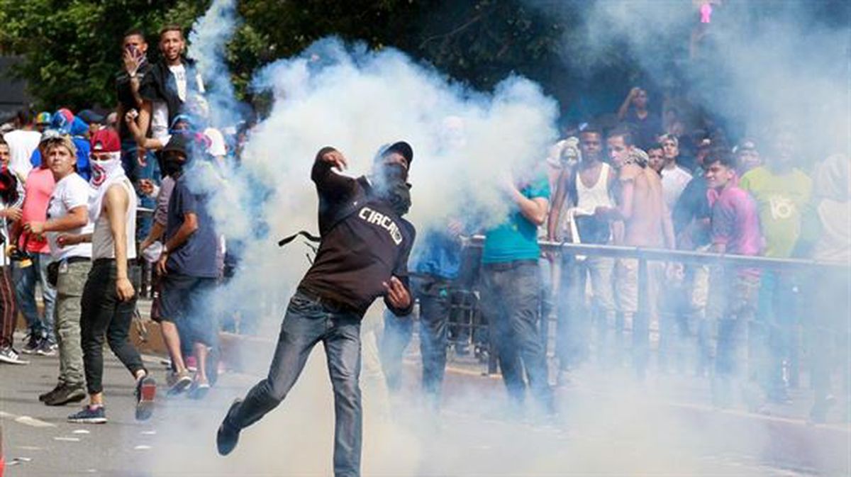 Manifestantes participan en una protesta contra Nicolás Maduro, este miércoles en Caracas