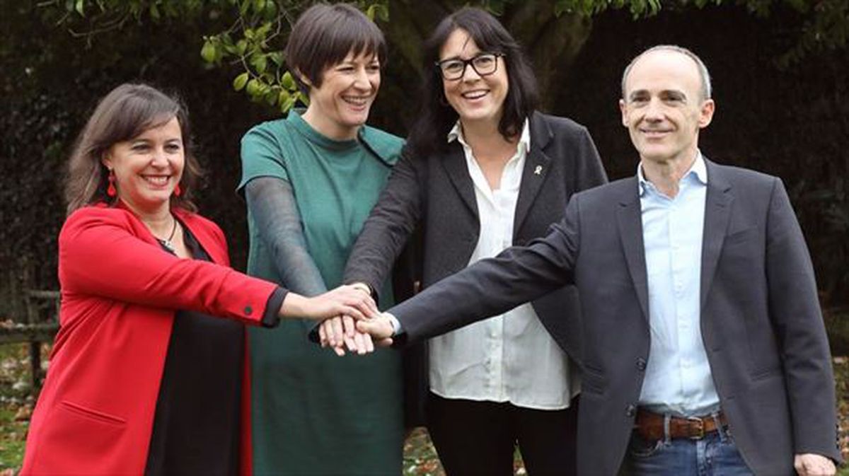 El acto de presentación de la coalición 'Orain Errepublikak' en Santiago de Compostela.