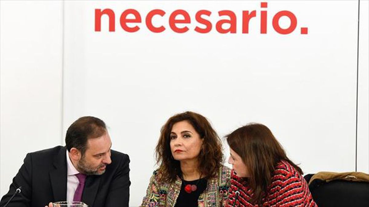 María Jesús Montero, junto con José Luis Ábalos y Adriana Lastra