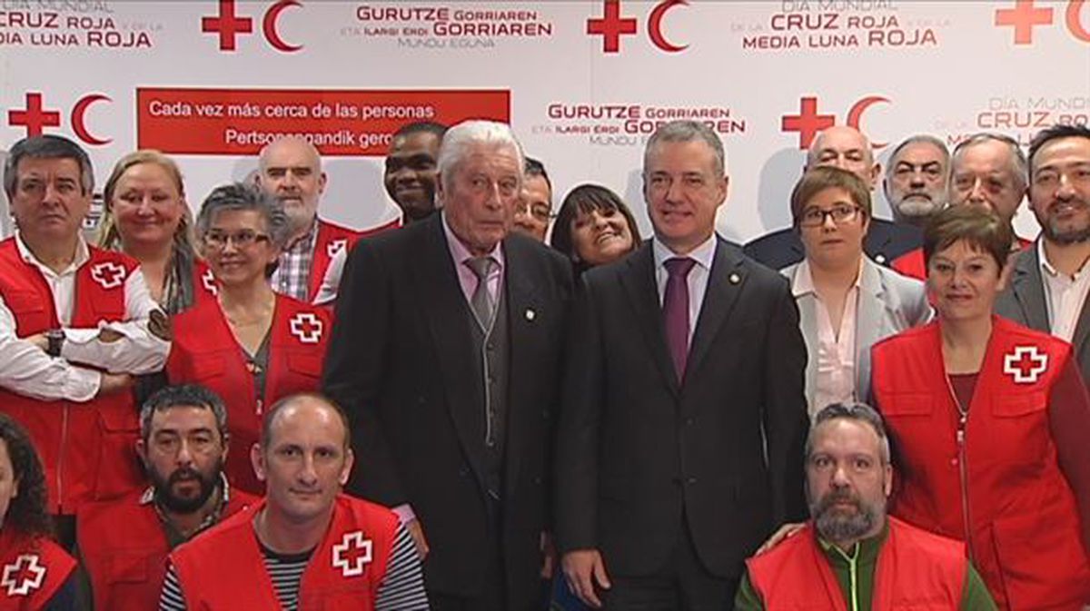 El lehendakari en la sede de la Cruz Roja