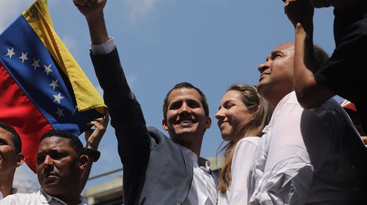 Guaidó acude a la marcha opositora en Caracas.