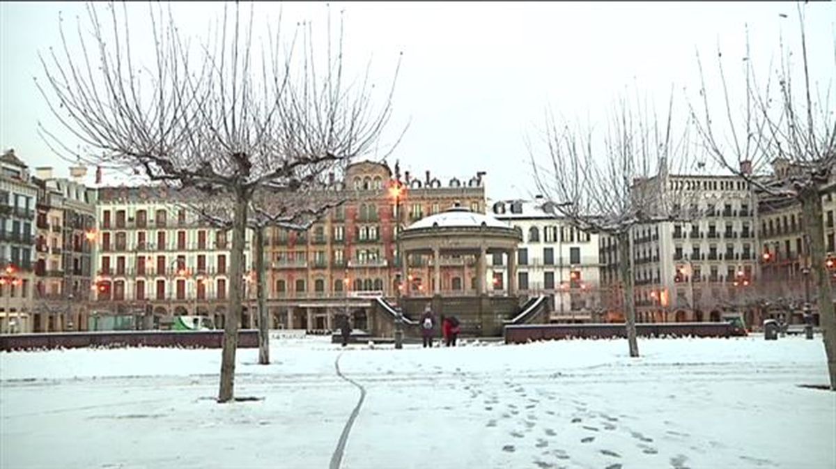 Nieve en la Plaza del Castillo de Pamplona