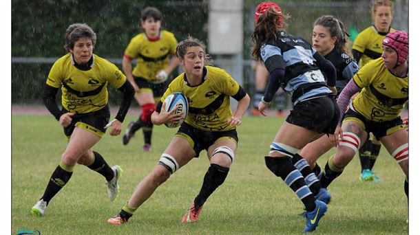 Nerea Agirre en plena acción en un partido de rugby