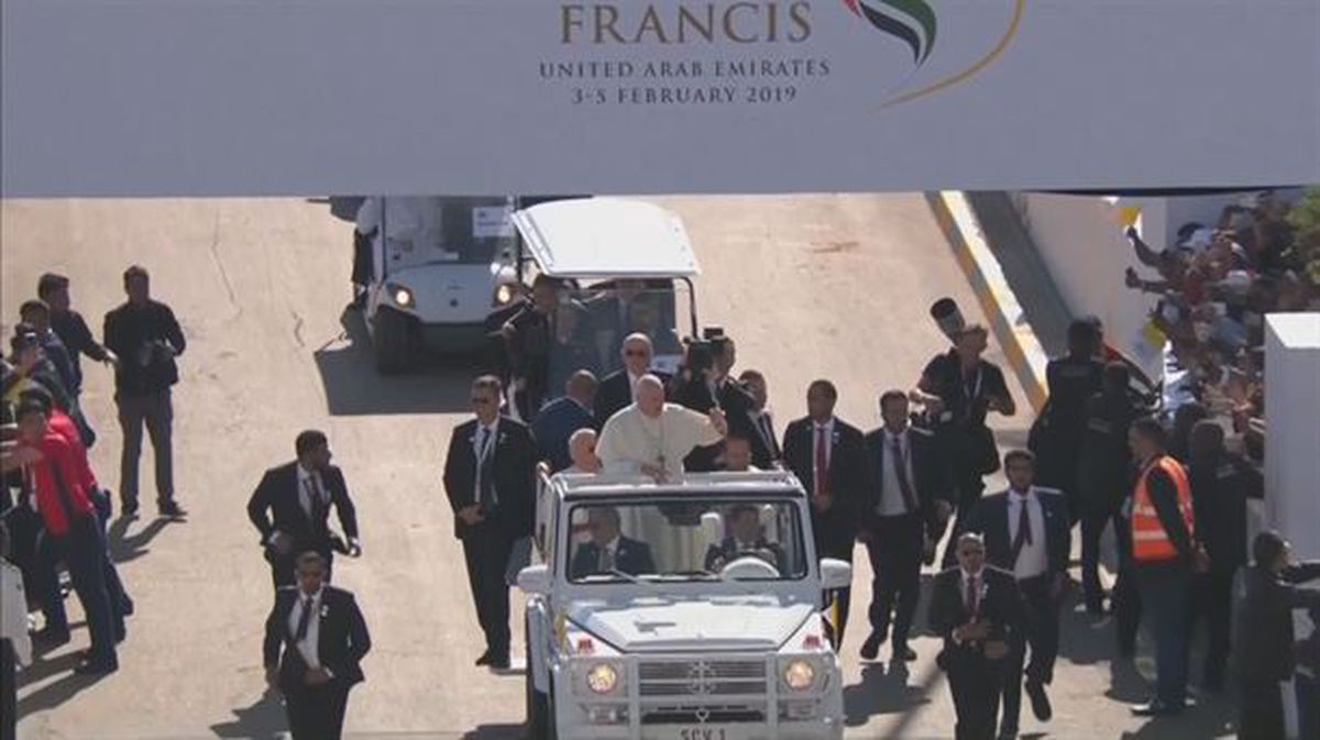 El papa Francisco culmina una visita histórica a la península árabiga, cuna del islam