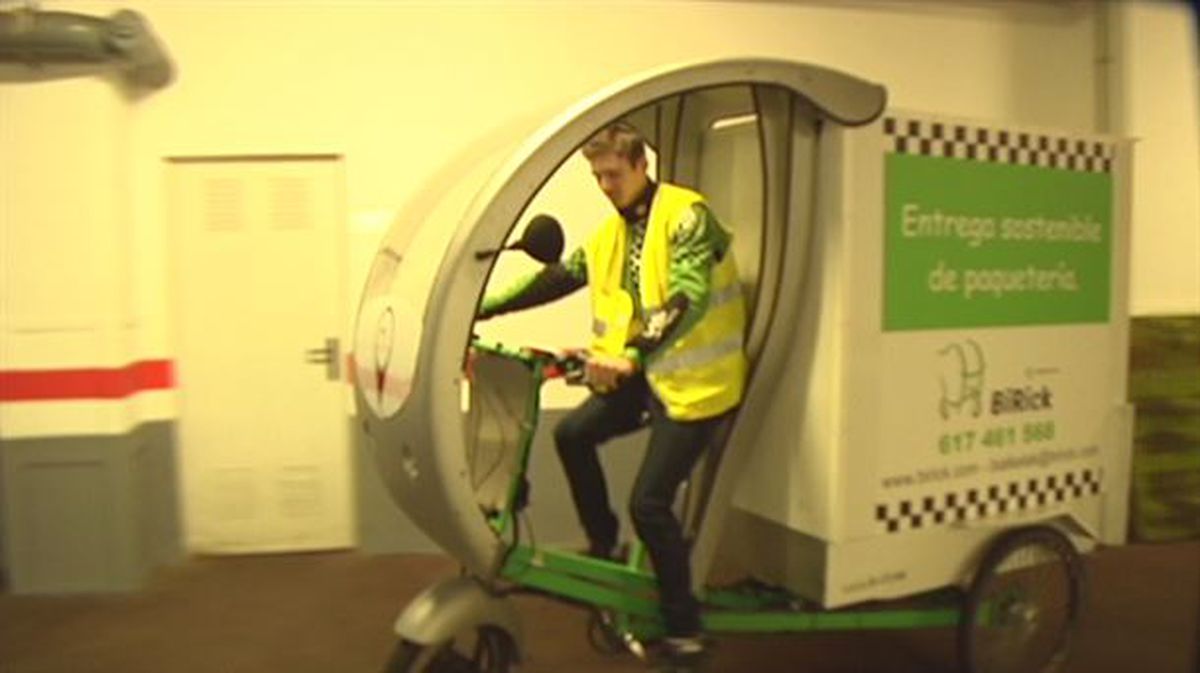 Bicicleta eléctrica en el mercado de La Ribera de Bilbao