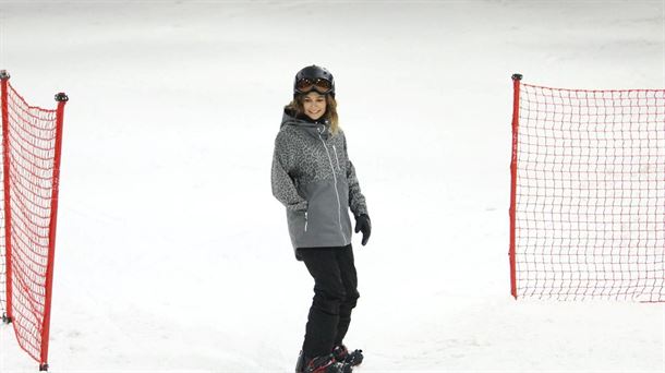 Irati Idiakez entrenando snow adaptado sobre la nieve en el Valle de Arán