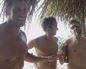 Tras un baño de lo más caliente, Eneko, Iñaki y David hacen concurso de calzoncillos