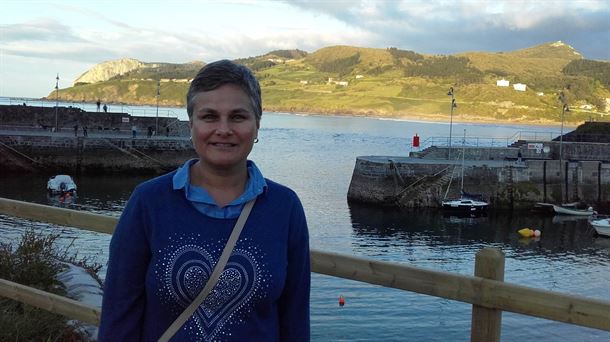 Inés Torres en el puerto de su Mundaka querida