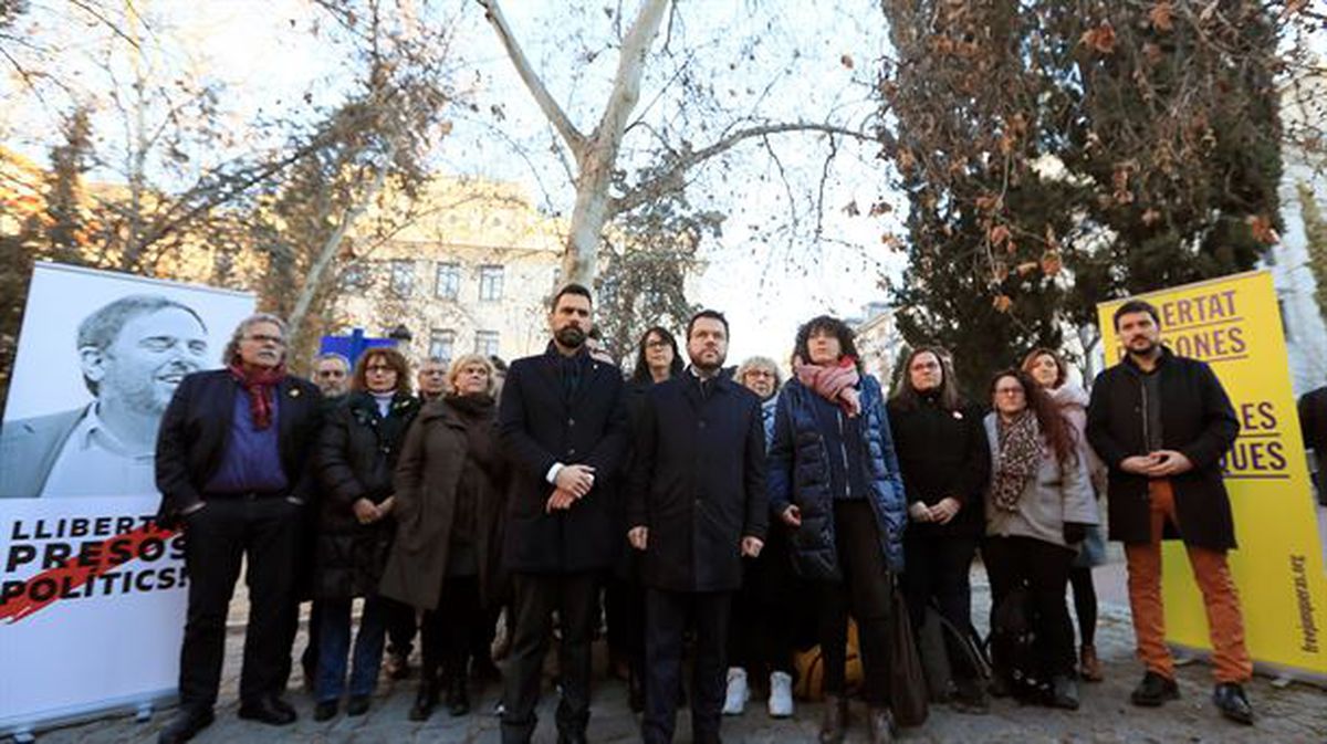 Miembros de ERC apoyan a Junqueras