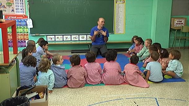 Niños en la escuela.