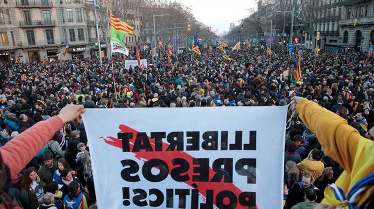 Manifestación multitudinaria en Barcelona, en la huelga general del 21-F. Foto de archivo: EFE