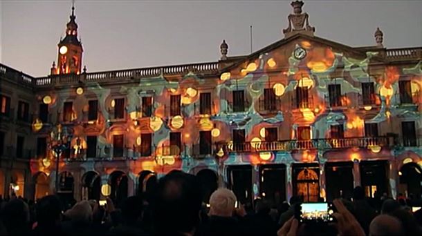 Espectáculo de luz y sonido en pre-campaña electoral