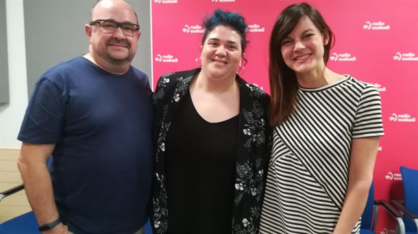 Iñigo Lejarza, Aiora Renteria y Miriam Duque en el estudio de Radio Euskadi                         