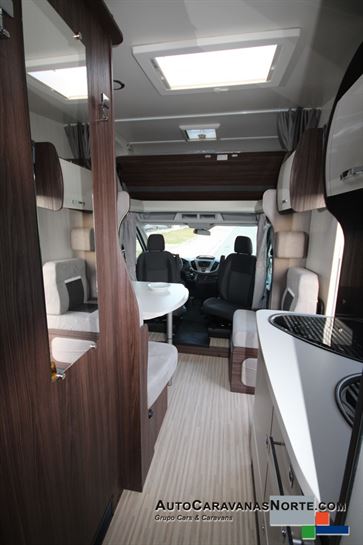 Interior modelo Benimar Sport 340 UP