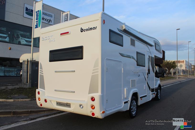 Parte trasera modelo Benimar Sport 340 UP