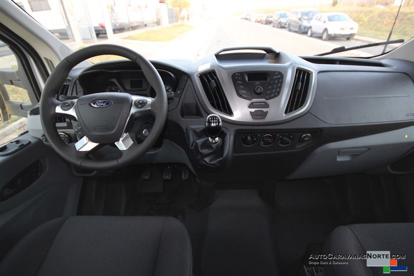 Interior modelo Benimar Sport 340 UP
