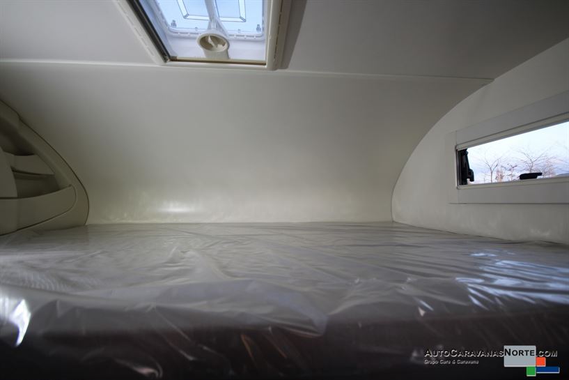 Cama modelo Benimar Sport 340 UP