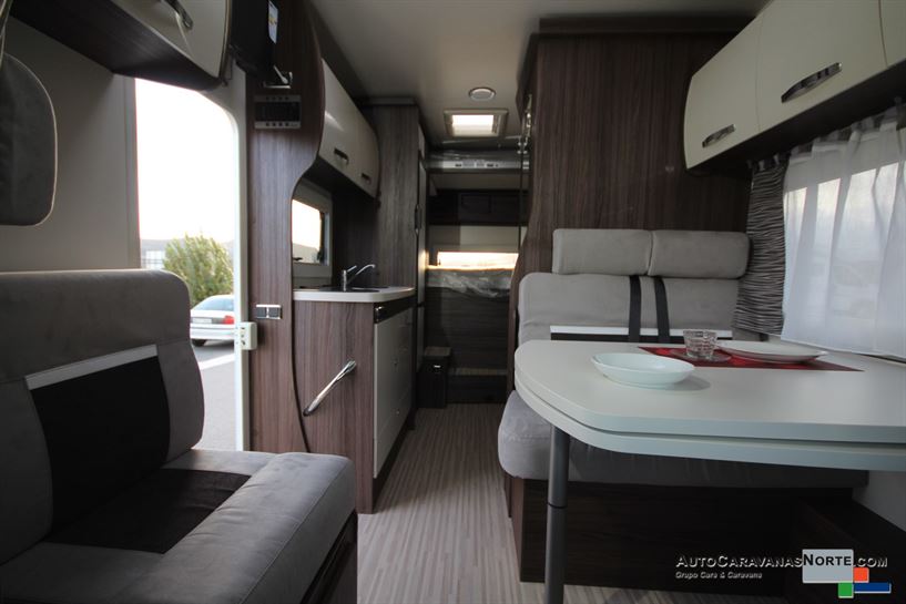 Interior modelo Benimar Sport 340 UP