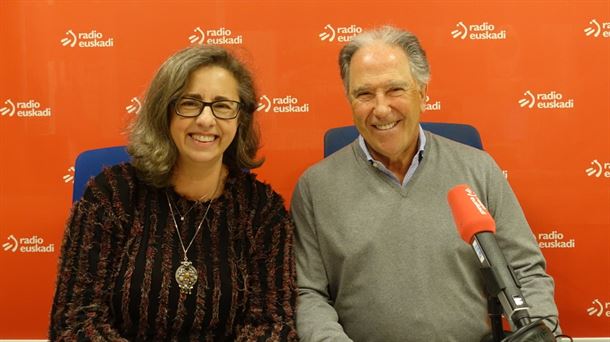 Fernando Maza visitando el estudio de Vivir para Ver de Radio Euskadi