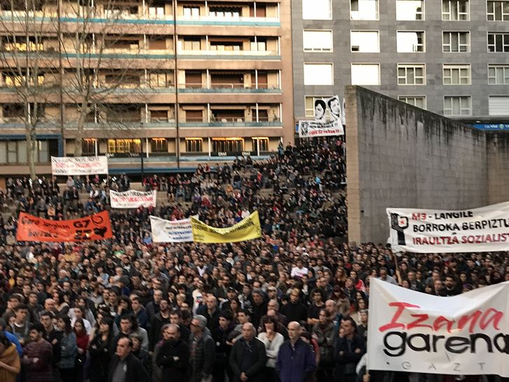 Manifestación 3 marzo finalzó en la Plaza de los Fueros