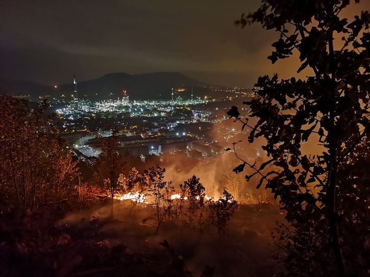 Incendios en Muskiz. Foto: @BomberosBizkaia