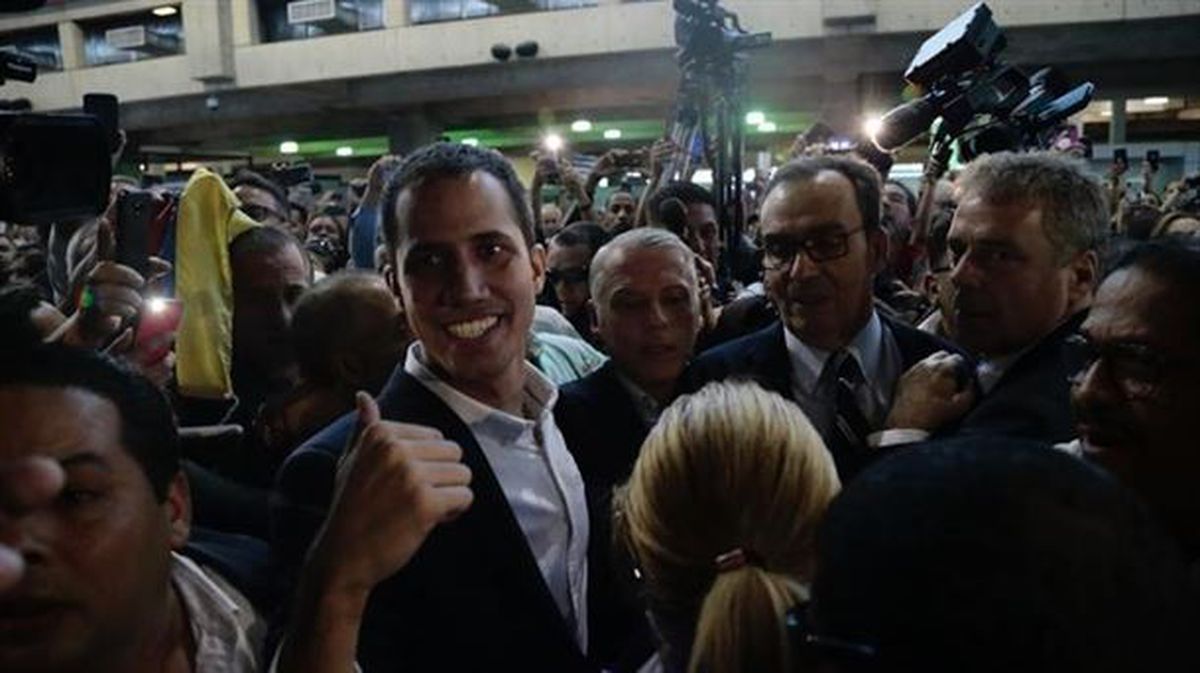 Juan Guaidó, a su llegada al aeropuerto de Caracas. Foto: EFE