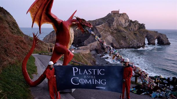 Un acto de protesta de Greenpeace en Gaztelugatxe, en 2019. 