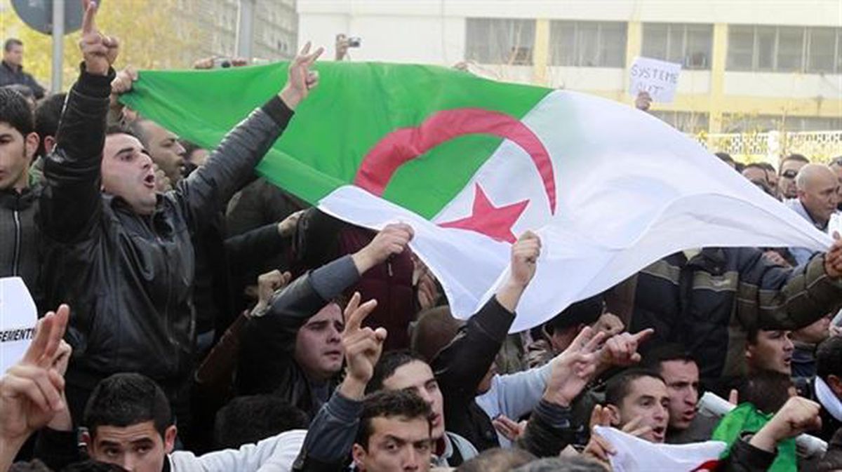 Argelia sale a la calle en una protesta histórica contra Buteflika