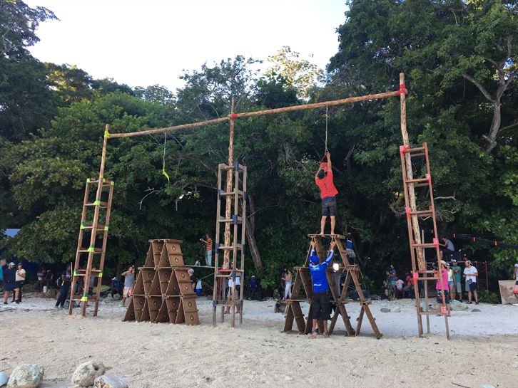 El duelo del castillo de naipes gigantes