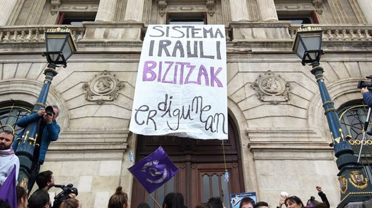 Pancarta en el Ayuntamiento de Bilbao. Foto: Bilboko Bilgune Feminista