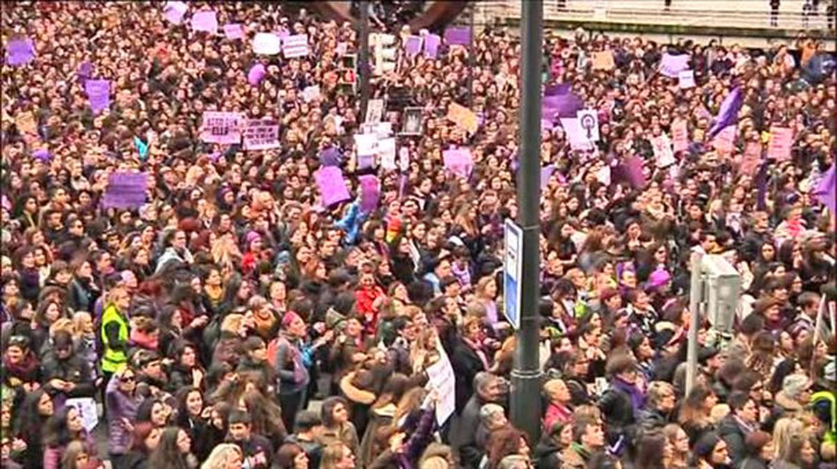 30.000 manifestantes llenan las calles de Bilbao en la manifestación del mediodía