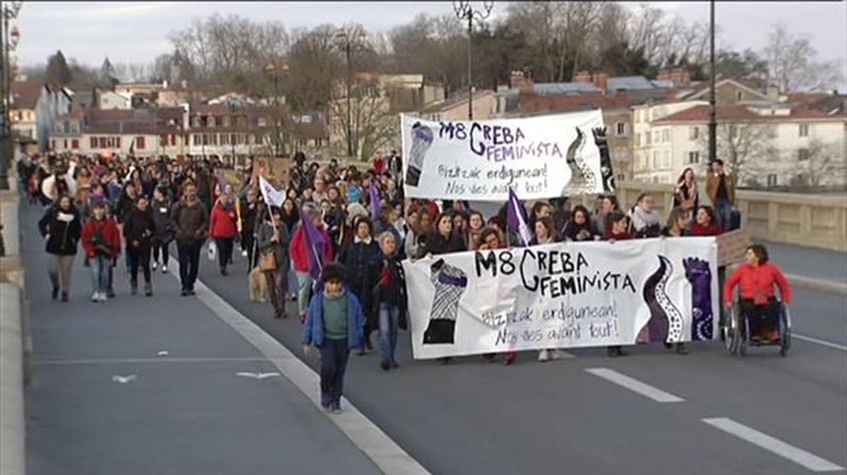 Cientos de mujeres reclaman respeto, igualdad y libertad en Baiona