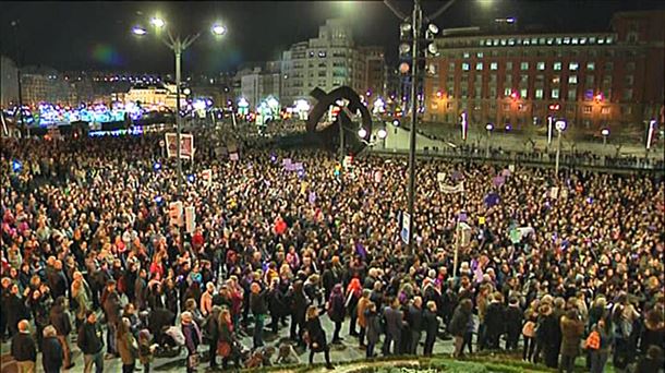 Dozenaka mila lagun bildu dira Bilboko manifestazioan.