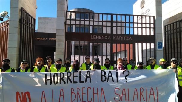 Komisaldegietako eta epaitegietako langileak protestan 