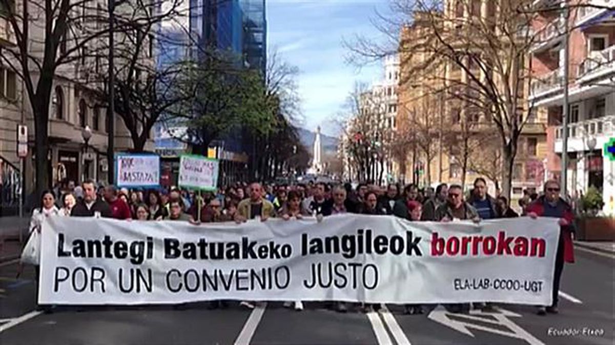 Cabecera de la manifestación que ha recorrido hoy Bilbao