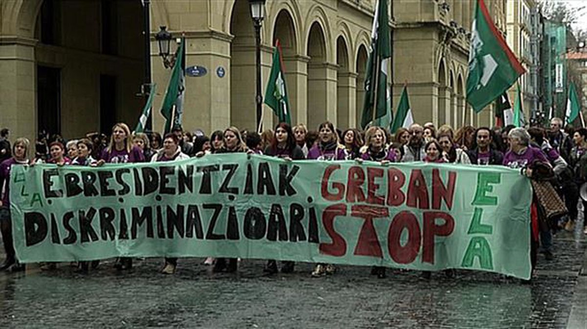 Protesta de las trabajadoras de las residencias de Gipuzkoa. Foto: EiTB