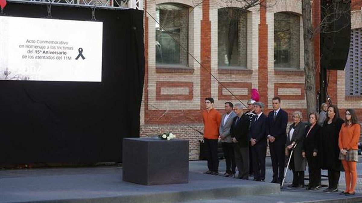 Acto de homenaje a las víctimas de los atentados del 11M en la plaza de Daoiz y Velarde. Foto: EFE