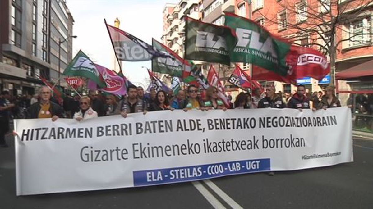 Manifestación de los trabajadores hoy en Bilbao. 
