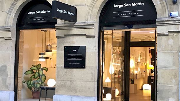 Jorge San Martin argiztapen enpresa, Donostian. 
                                                   