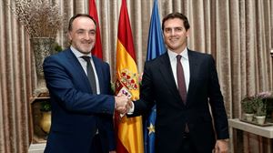 UPN y Cs sellan una alianza con el compromiso de 'respetar' el régimen foral navarro