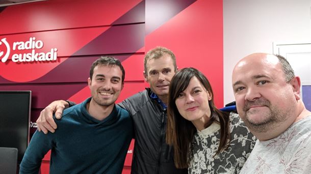 Jon Ander Malda, Alberto Iñurrategi, Miriam Duque e Iñigo Lejarza en el estudio de Radio Euskadi    